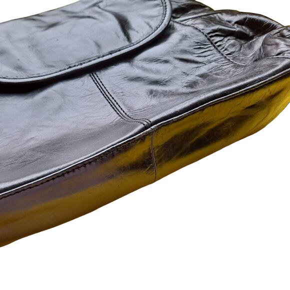 Kenneth Cole Reaction Black Leather Shoulder Bag - Picture 5 of 9